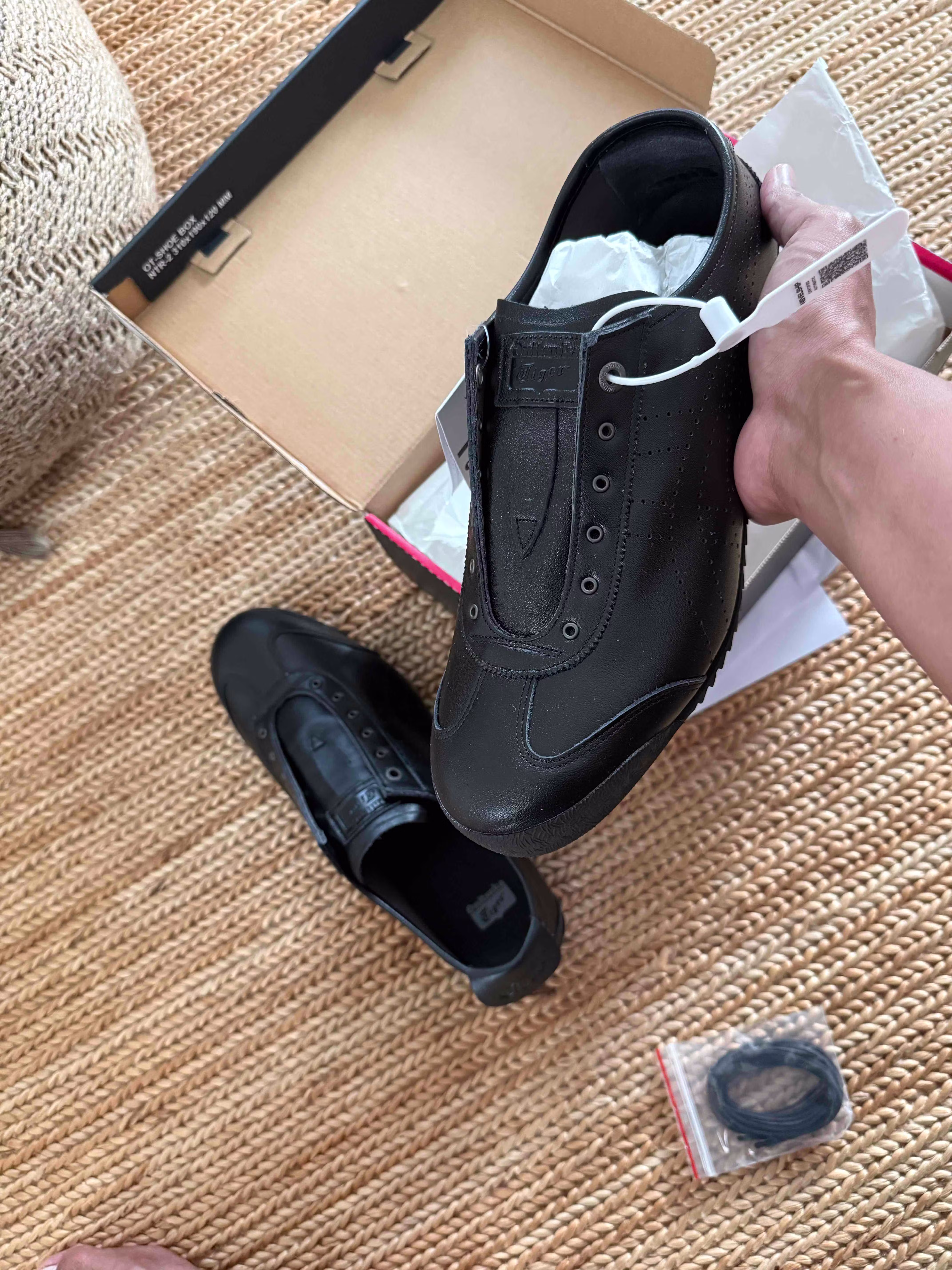 Onitsuka Tiger Mexico 66 SD Slip-On 'Punched Stripes - Triple Black' 1183A711-001 Onitsuka Tiger Mexico 66 SD Slip-On 'Punched Stripes - Triple Black' 1183A711-001